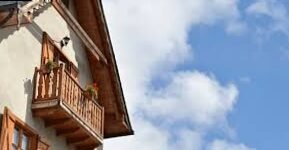 Which type of wood is best suited for building balconies?