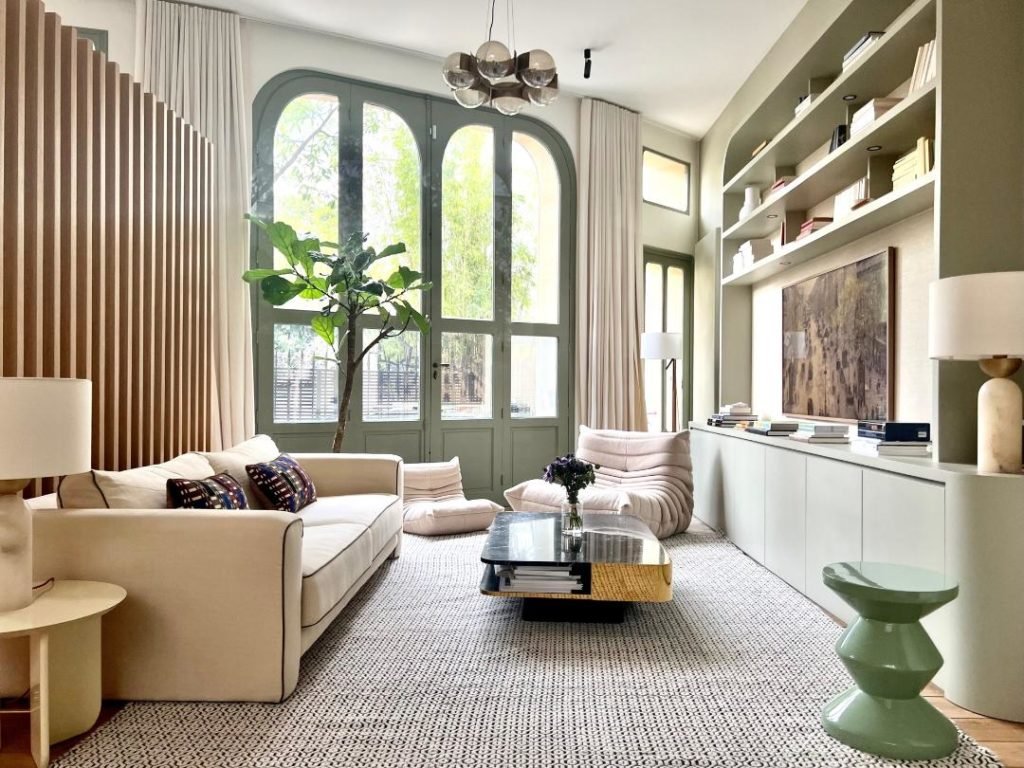 Private visit Marie-Virginie and Arthur, Vanessa Faivre, Paris, text and photo Billie Blanket