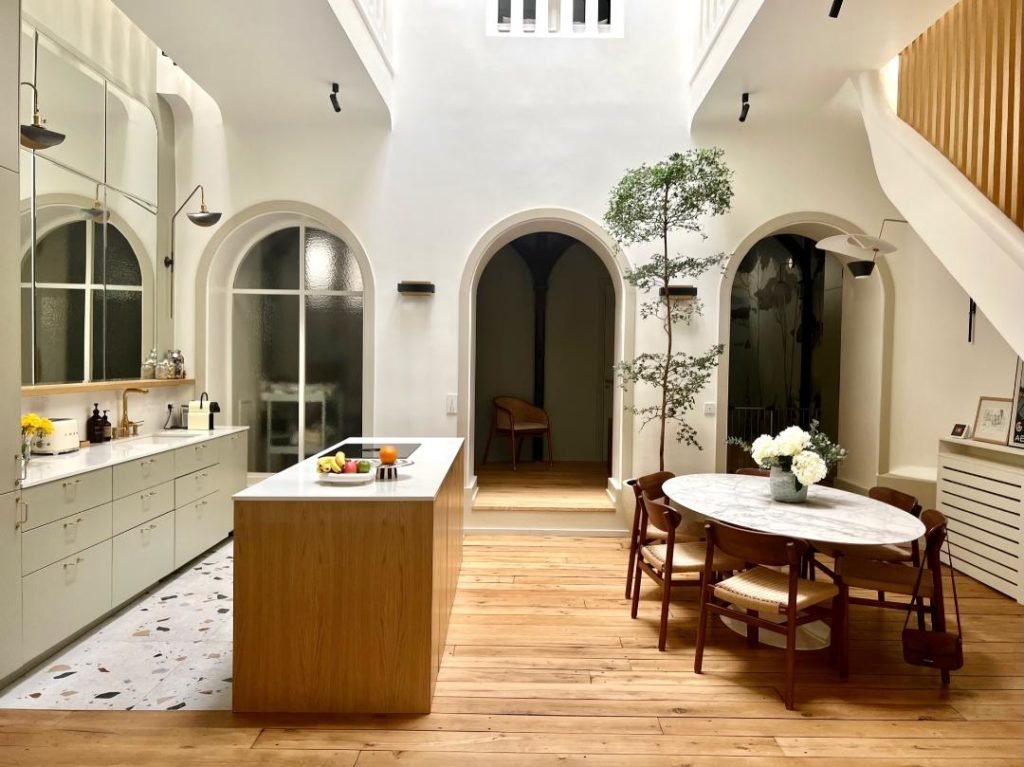 Private visit Marie-Virginie and Arthur, Vanessa Faivre, Paris, text and photo Billie Blanket