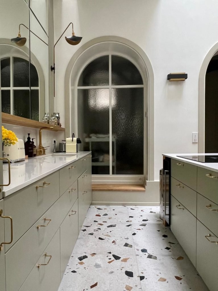 Private visit Marie-Virginie and Arthur, Vanessa Faivre, Paris, text and photo Billie Blanket