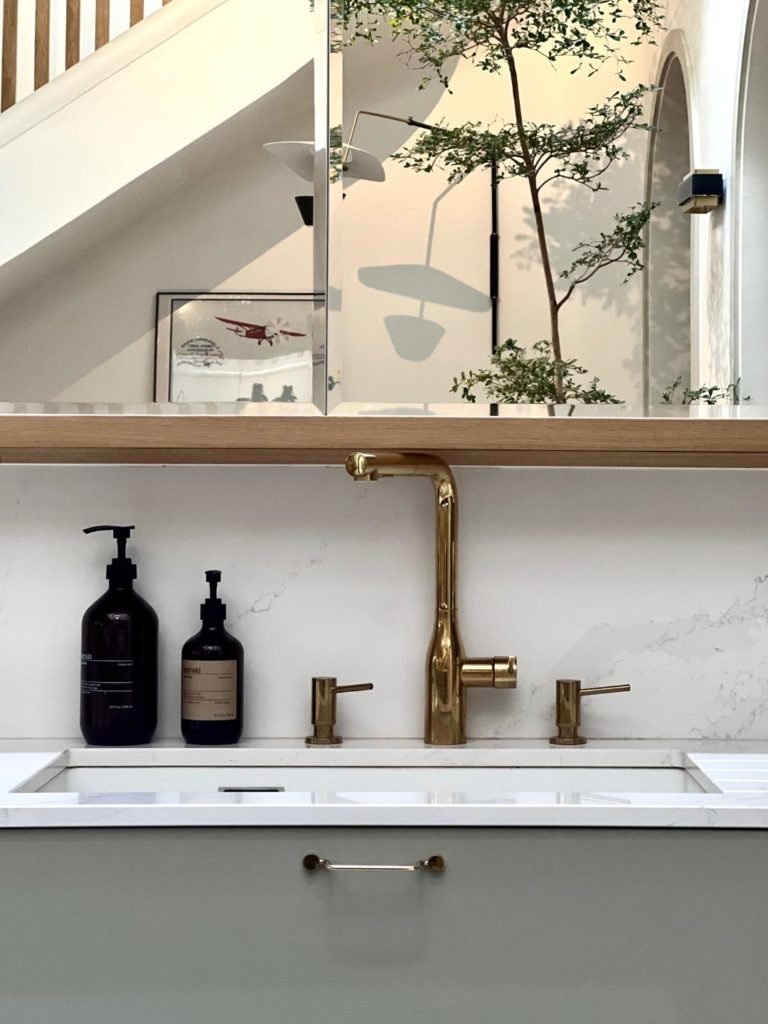 Private visit Marie-Virginie and Arthur, Vanessa Faivre, Paris, text and photo Billie Blanket