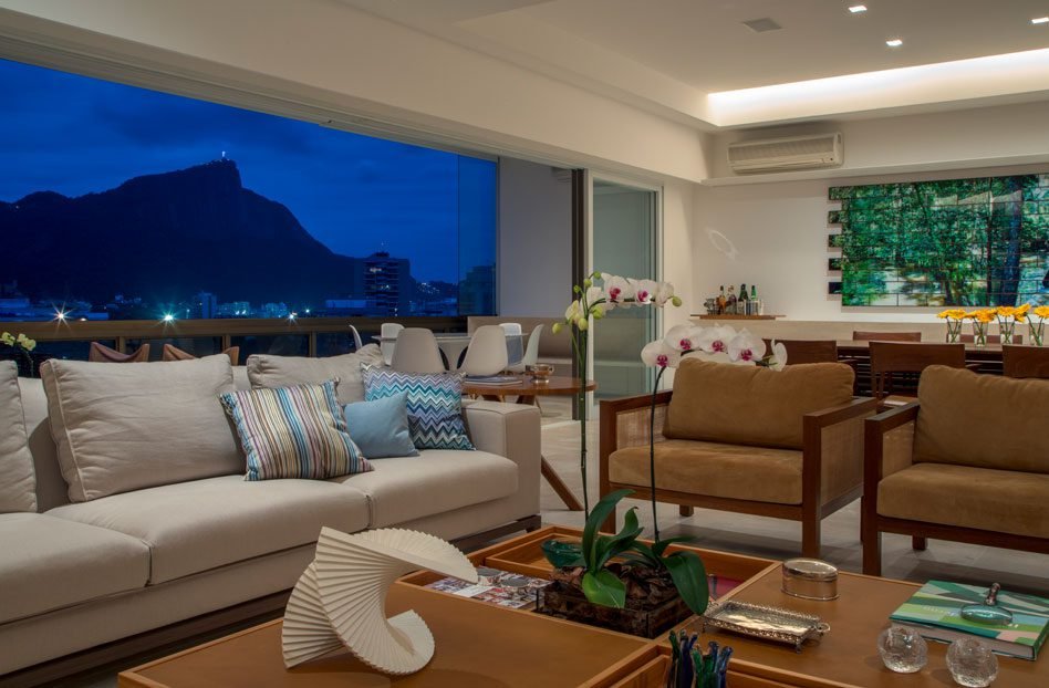 how to decorate a coffee table