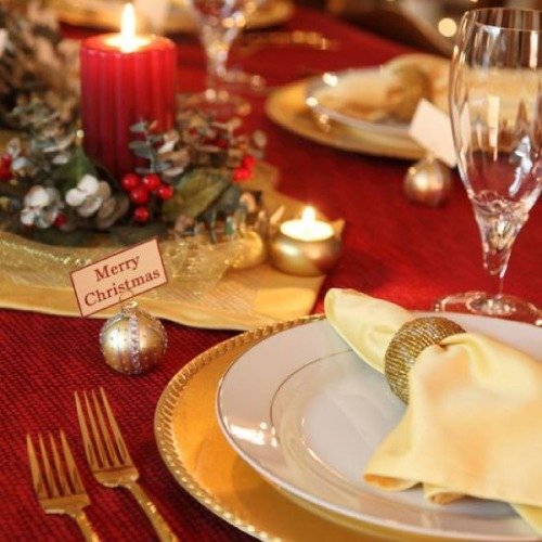 Festive table decoration - red/gold