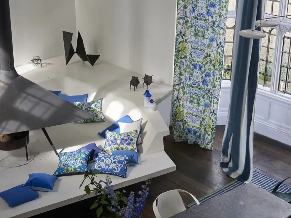 Among the Designers Guild products we find linen and cotton fabrics for curtains and upholstery but also rugs and decorative cushions