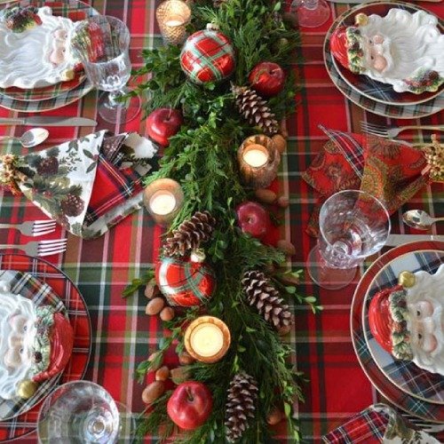 Festive table decoration - red-green