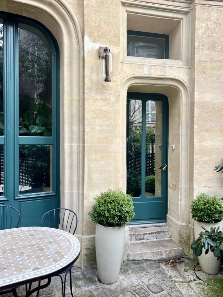 Private visit Marie-Virginie and Arthur, Vanessa Faivre, Paris, text and photo Billie Blanket